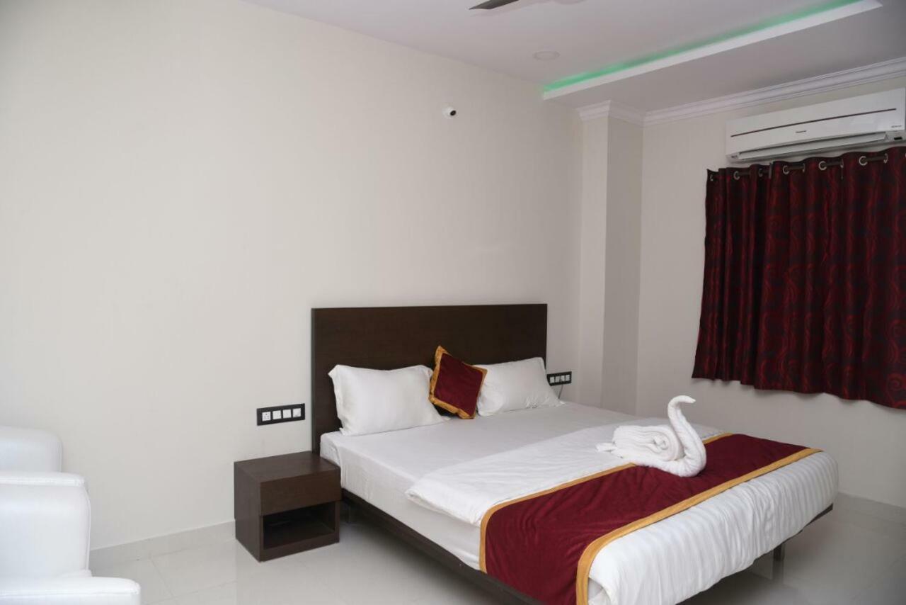 Chikmagalūr Hotel Grand Kubera מראה חיצוני תמונה