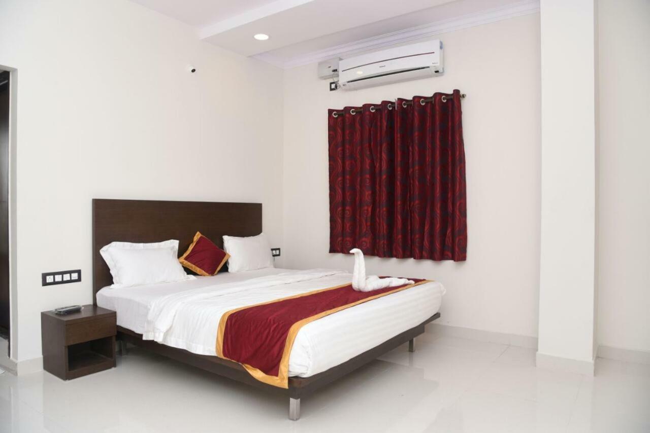 Chikmagalūr Hotel Grand Kubera מראה חיצוני תמונה
