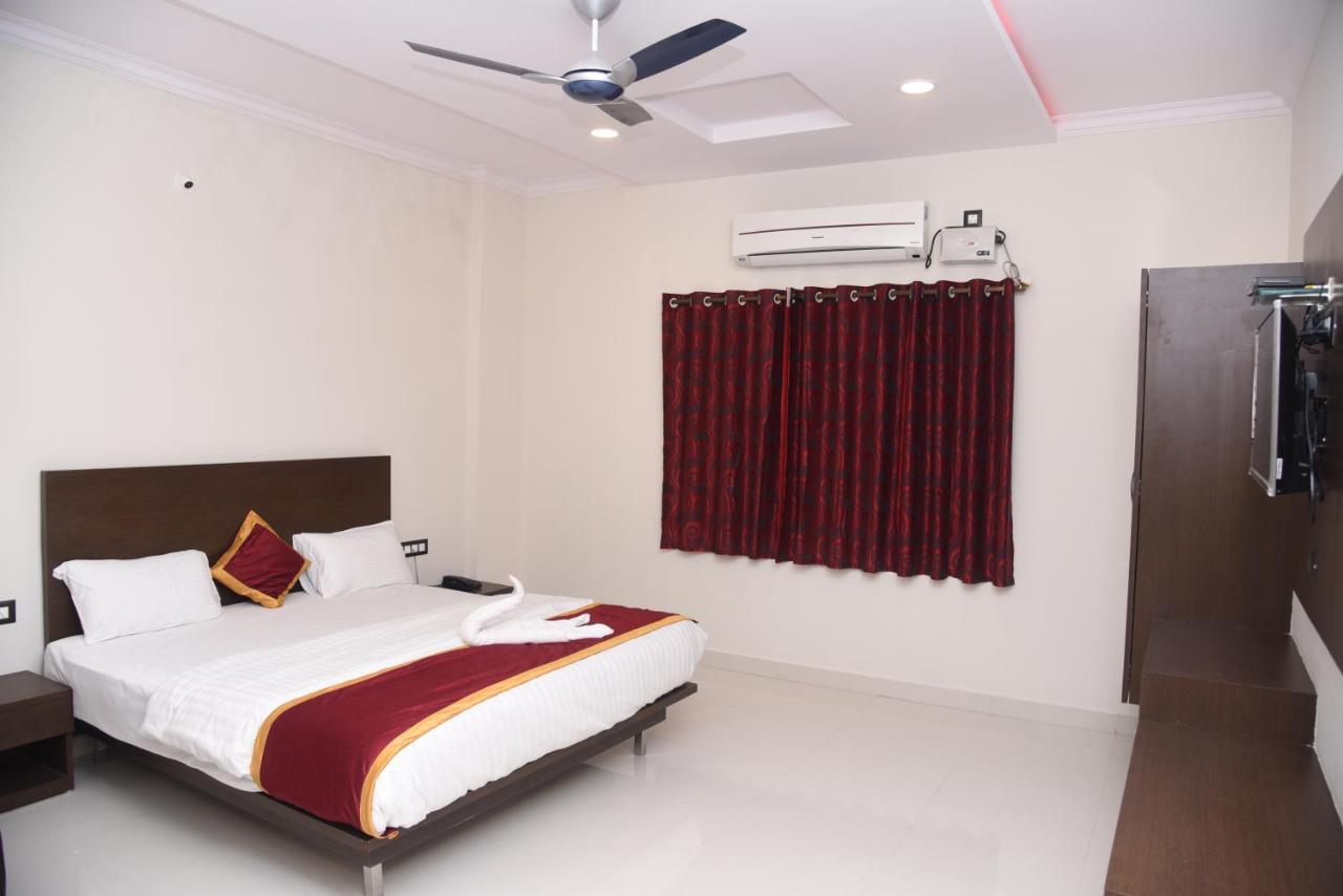 Chikmagalūr Hotel Grand Kubera מראה חיצוני תמונה
