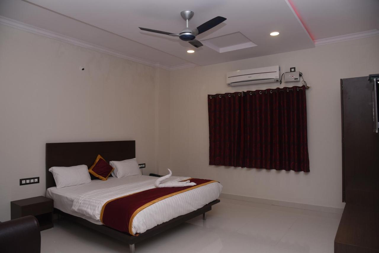 Chikmagalūr Hotel Grand Kubera מראה חיצוני תמונה