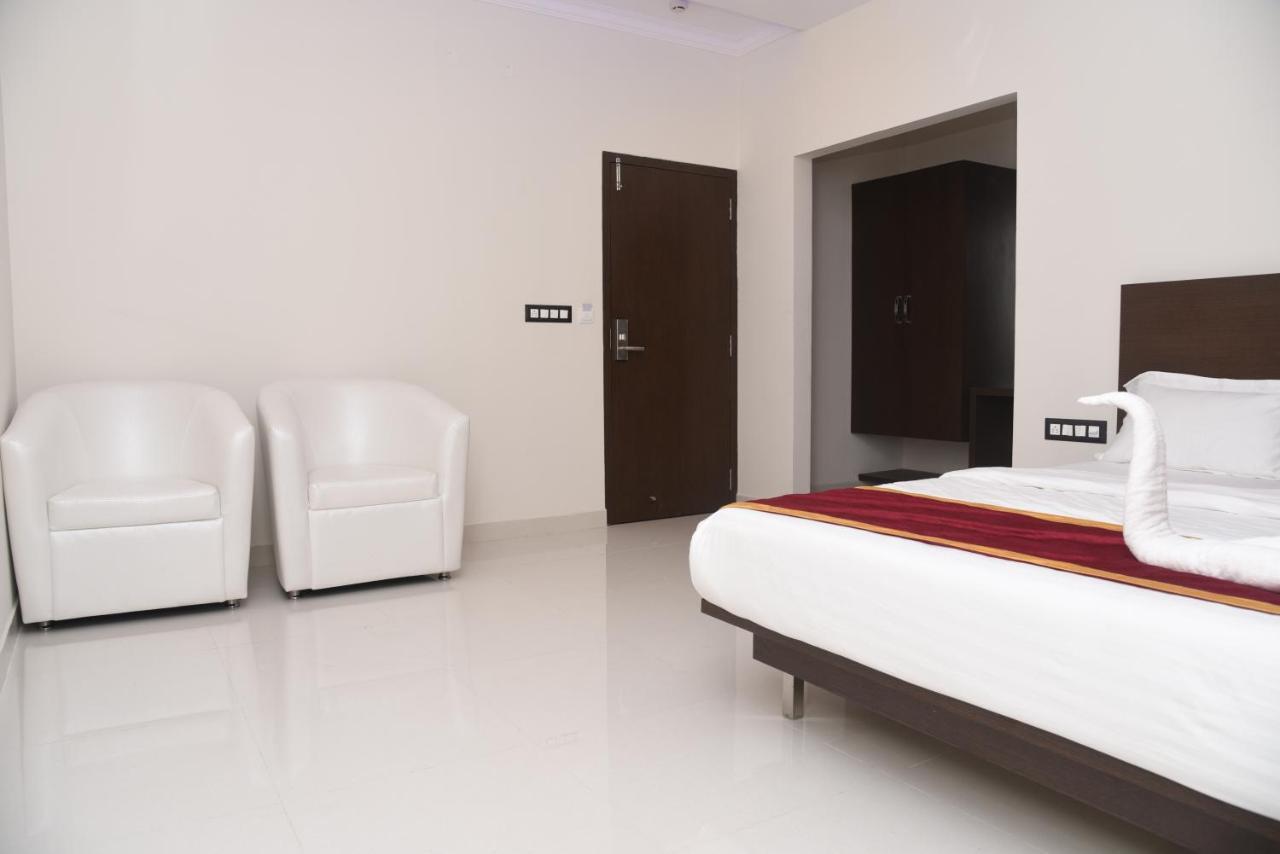 Chikmagalūr Hotel Grand Kubera מראה חיצוני תמונה