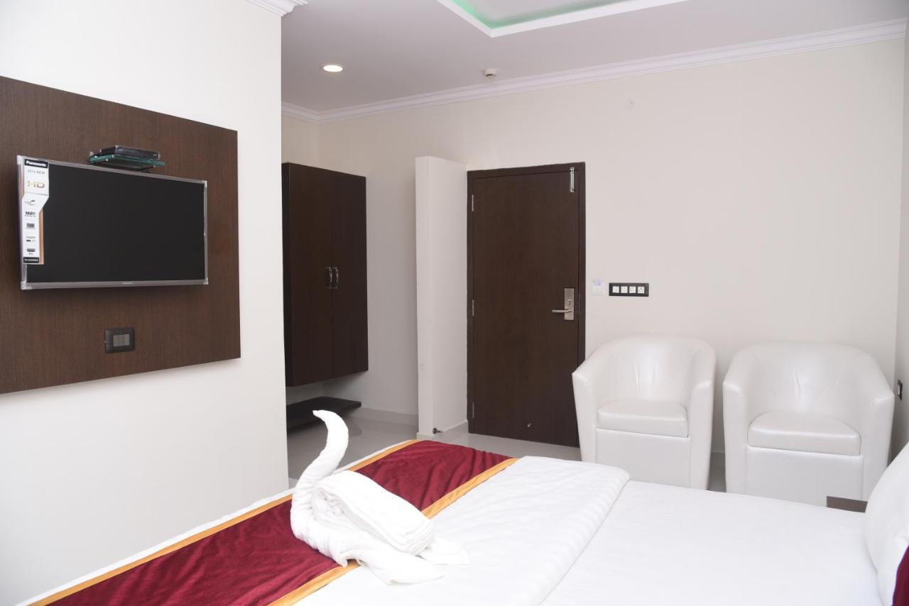 Chikmagalūr Hotel Grand Kubera מראה חיצוני תמונה